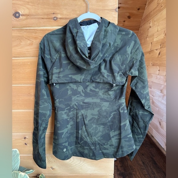 NWOT Lululemon The Rain Is Calling Jacket II Incognito Camo Multi Gator Green‌ - Picture 3 of 9